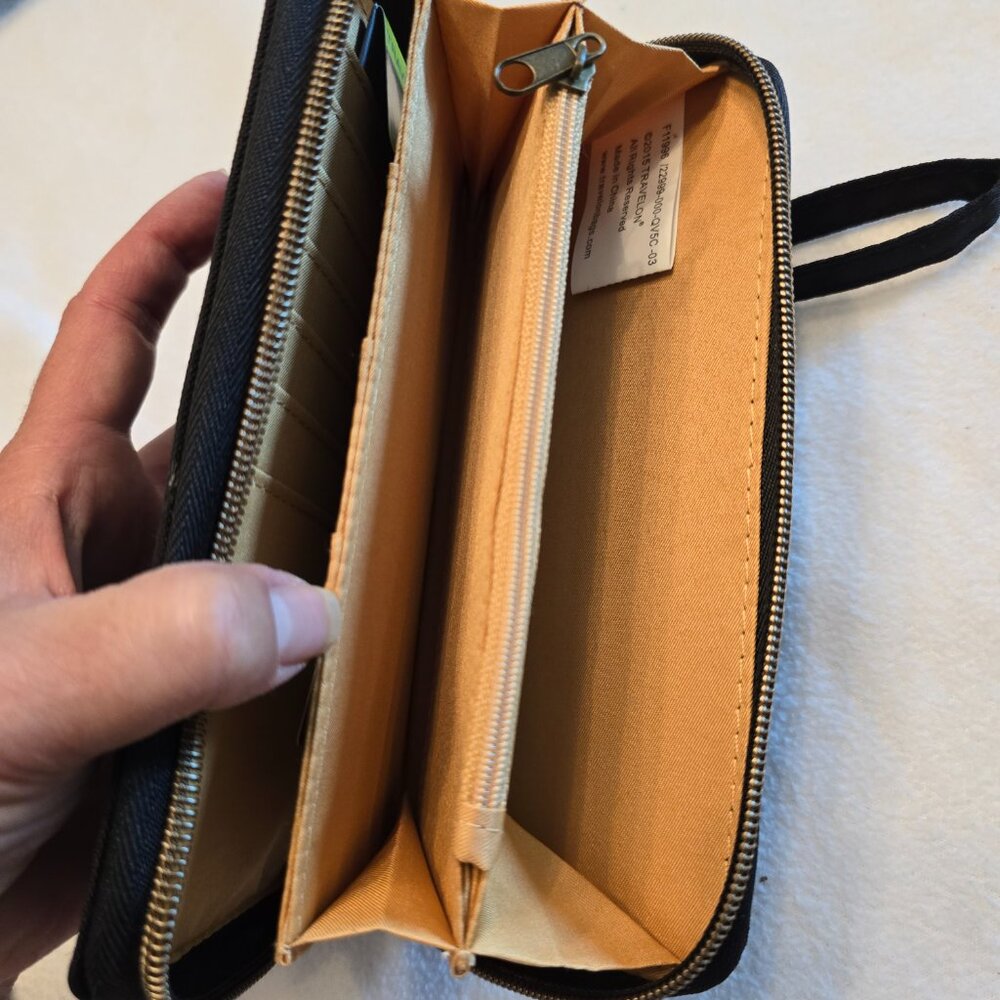 Travelon Wallet - Picture 6 of 6